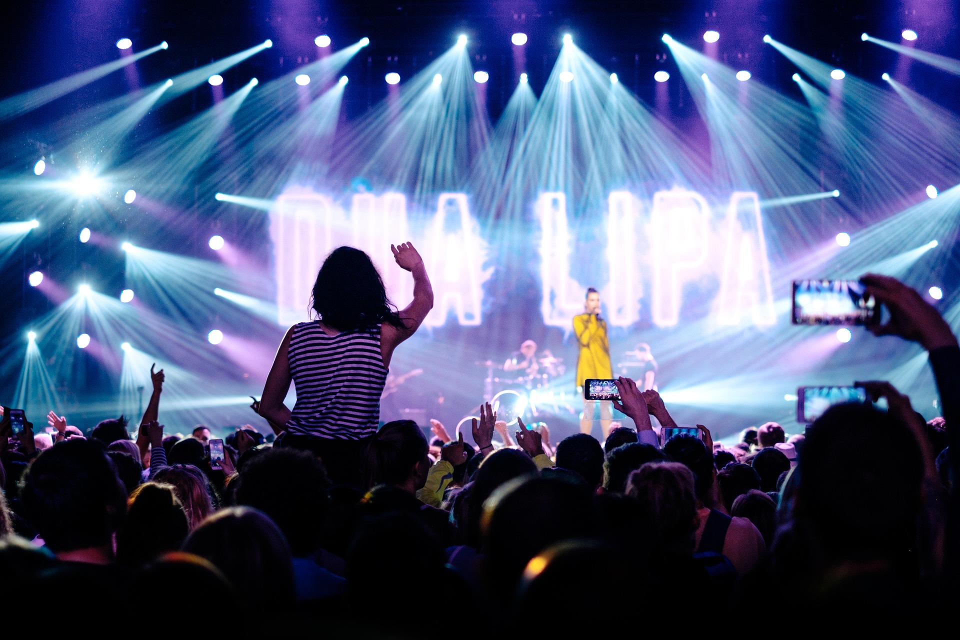 Why Do Strangers Sing Together at Concerts?